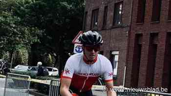 Burgemeester waagt zich aan aprilgrap: "Ik stop met de politiek en wil beroepsrenner worden"