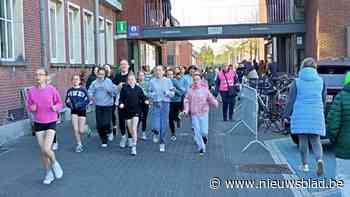 Leerlingen lopen om dopjesacties voor blindengeleidehonden in de kijker te zetten