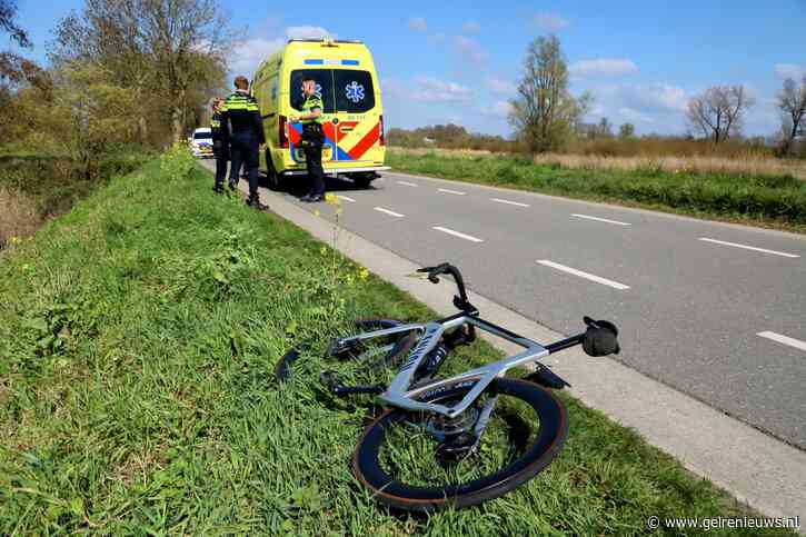 Wielrenner gewond na val van fiets, traumahelikopter gealarmeerd