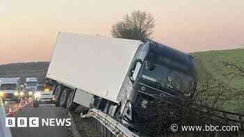 M11 closes after lorry leaves carriageway