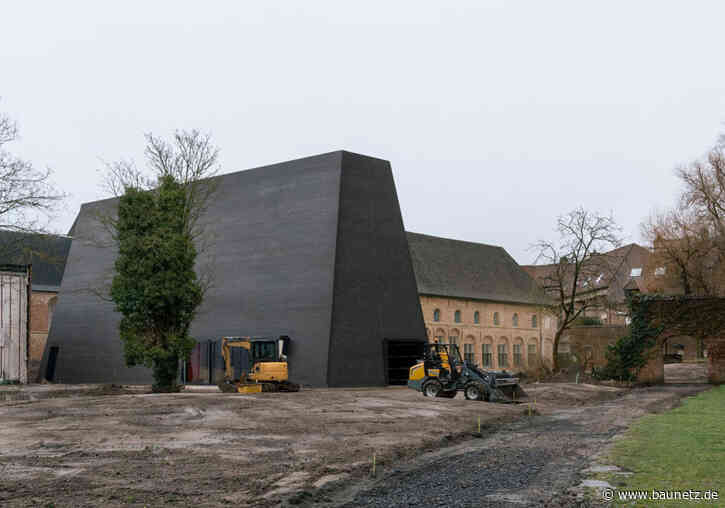 Asketisch ergänzt in Kortrijk - Museum von Barozzi Veiga und Tab Architects