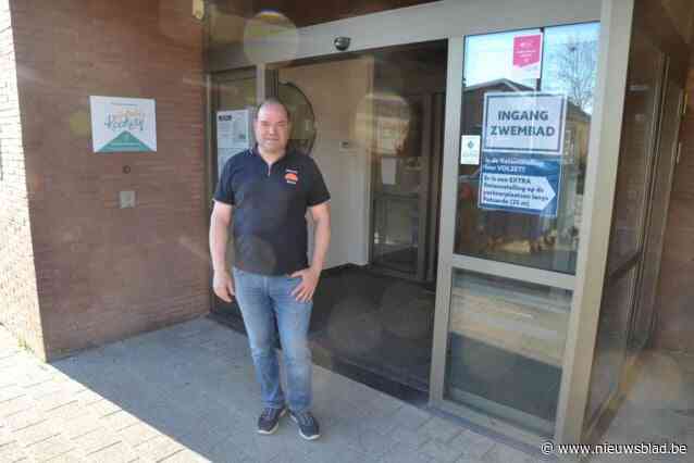 Renovatie van inkom en cafetaria aan zwembad loopt enorme vertraging op: “Sommige ouders wachten urenlang in de auto”