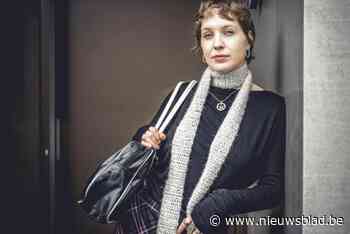 Kaat (24) heeft met ‘Stop met wenen’ hit te pakken: “Dat mensen mijn nummer enerverend vinden? Ja, dat begrijp ik”