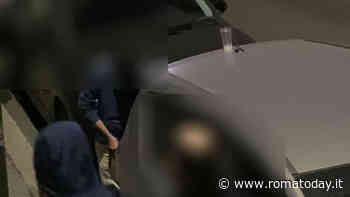 Testaccio, “escono dal mercato e urinano sui muri delle case”: pronto l’esposto dei residenti