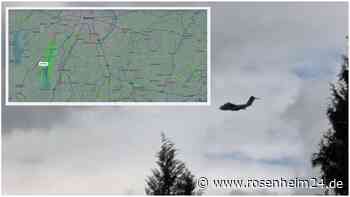 Im Tiefflug von Chiemsee bis Mangfalltal: Militärflugzeug kreist über Region - das steckt dahinter