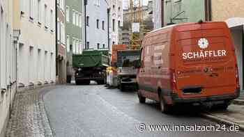 Gefahr in Verzug? Unübersichtliche Baustelle auf Schulweg von Burghauser Grundschülern