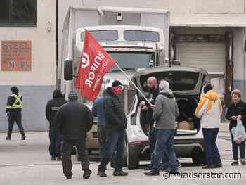 Workers blockade Windsor factory trying to ship machinery to U.S.