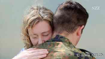 Er war Kommando-Soldat und ist jetzt traumatisiert. Seine Frau fängt ihn auf und fragt sich, woher sie die Kraft nehmen soll, das durchzustehen