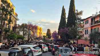 La festa del locale manda in tilt il quartiere. Residenti esasperati: "Noi ostaggio della malamovida"