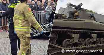 Hing geluidskabel bevrijdingsstoet te laag? De vergunning schreef 4,2 meter voor