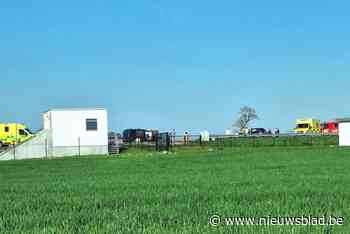 Twee gewonden na zijdelingse botsing tussen twee personenwagens