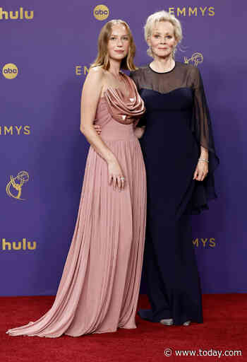 Hannah Einbinder was in for quite the surprise when she visited Jean Smart’s home