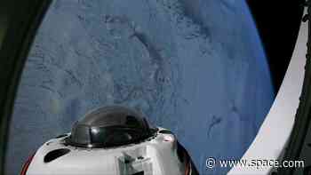 Watch chilling 1st views of Earth's poles seen by SpaceX Fram2 astronauts (video)