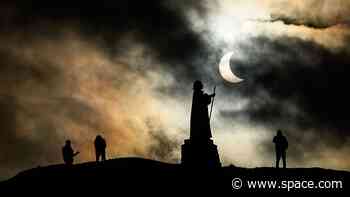 Partial solar eclipse delights skywatchers around the world (photos)