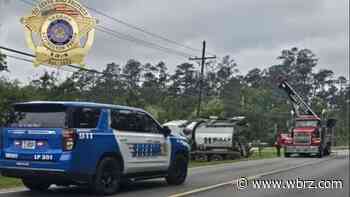 One lane blocked along Highway 42 in Livingston Parish due to crash
