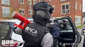 Suspected people smuggler awaits extradition