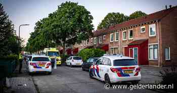 Voor de zesde keer in korte tijd is het mis in deze wijk, dit keer gaat door een explosief een voordeur aan diggelen