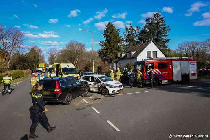 Meerdere gewonden bij ernstige botsing op drukke kruising