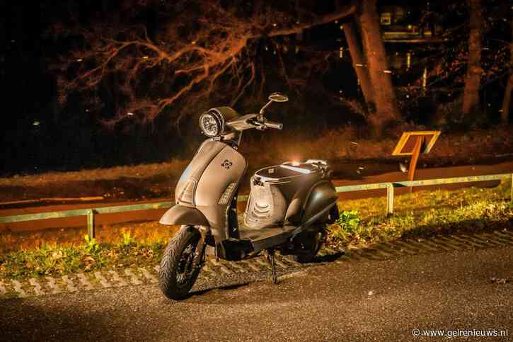 Scooterrijder gewond aangetroffen na vermoedelijk eenzijdig ongeval