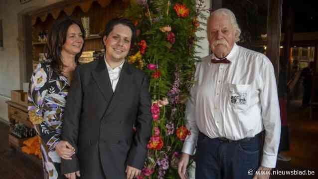 In de Wandeling viert dertigste verjaardag, met barman Paul ‘de Moustache’ (80) als nog steeds onmisbare flexijobber