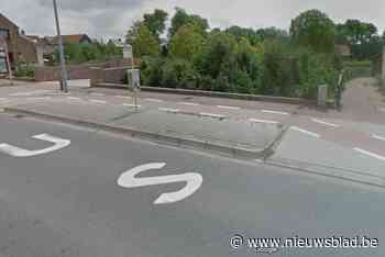 Bromfietser (42) loopt verwondingen op na val over stoeprand