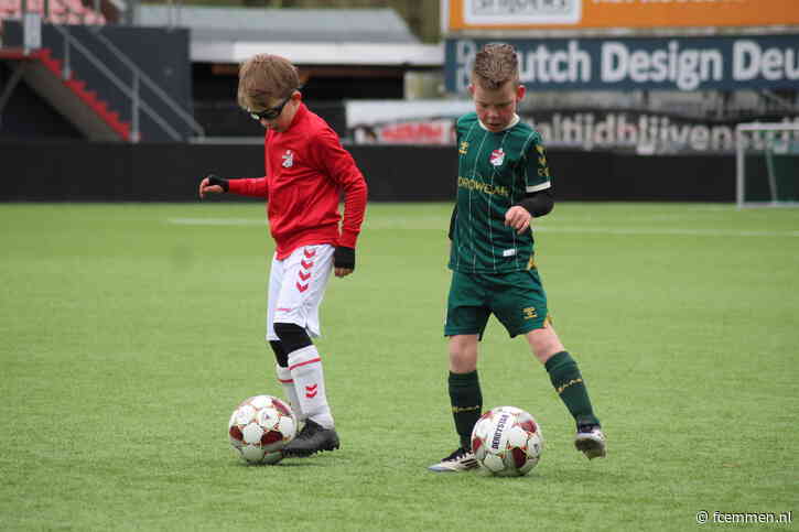 Feestelijke afsluiting De Straat Op in stadion De Oude Meerdijk