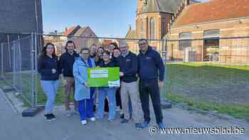 Vlaaienslag ouderraad Het Kompas levert mooi bedrag op om nieuwe omheining te financieren