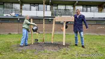 Water geven en proosten bij 14.000ste boom Waddinxveen