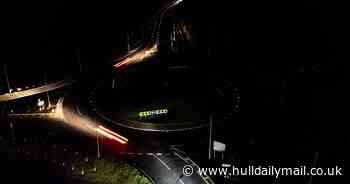 Street lights switched off on two main roads as part of carbon-cutting trial