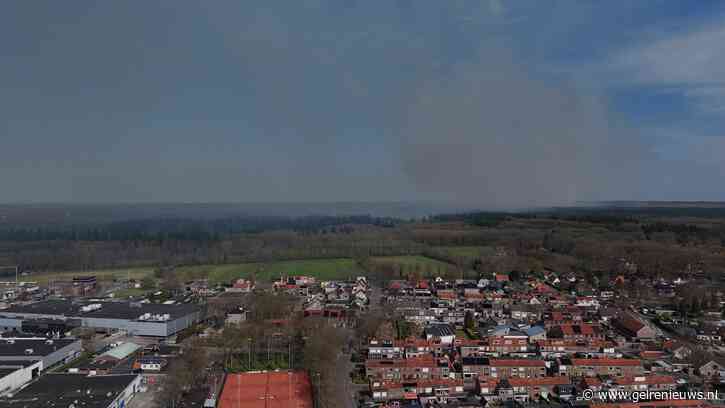 Grote brand op defensieterrein zorgt voor rookontwikkeling in omgeving