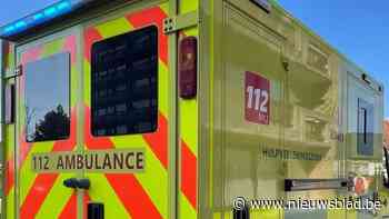 Twee auto’s botsen in Sint-Pieterstraat: vrouw (81) lichtgewond