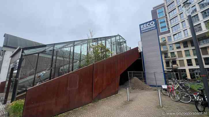 Problemen bij netbeheerder zorgen voor vertraging nieuwe liften Paleisbrug