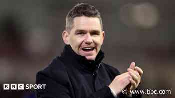 Man Utd women's manager Skinner signs new contract