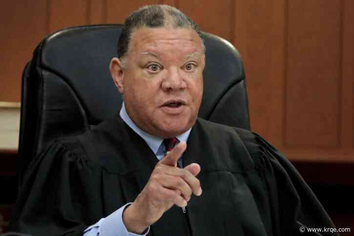 Judge holds ICE agent in contempt after he detained suspect during a trial