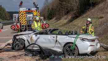 Reifenplatzer bei 200 Sachen: Luxus-BMW überschlägt sich in Bayern - Fahrer schwer verletzt