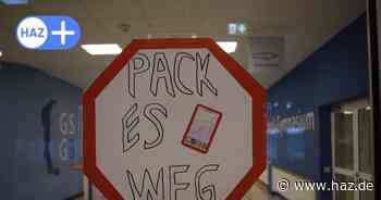 Handy in der Schule: Warum es Kindern schwerfällt, das Smartphone wegzulegen