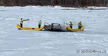 Vehicle fire doused on frozen North Saskatchewan River in southwest Edmonton