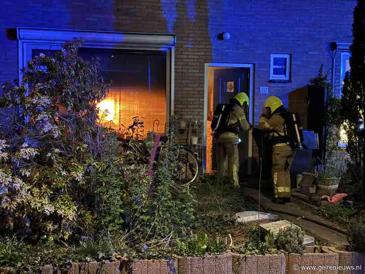 Forse brand bij woning: brandweer schaalt op