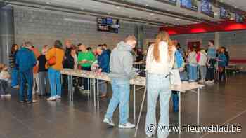 Grote drukte op ruilbeurs voor stickers historisch album Gooreind