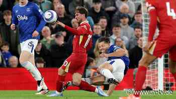 Rüdes Einsteigen nur mit Gelb: Nach Foul-Aufreger: Liverpool marschiert weiter zum Titel