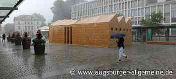 Auf dem Rathausplatz wird ein Friedenshaus gebaut