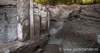 Tombe met twee levensgrote beelden van man en vrouw gevonden bij opgravingen in Pompeï