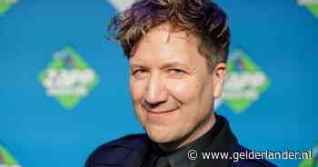 Klaas van Kruistum breekt bot tijdens opnames Klaas kan alles: 'Iemand zin om te chauffeuren?’