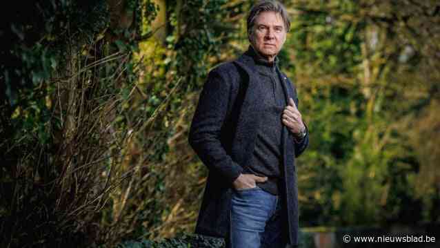 Winnaar ‘Una Voce Particolare’ John Reels (60) in de spotlights tijdens verjaardagsshow: “Ik ben te braaf voor de harde showbizzwereld”