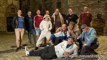 Armoedeorganisaties brengen nacht door op binnenkoer stadhuis: “Met Sleep Out dakloosheid onder de aandacht brengen”