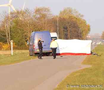 Fietser overleden door botsing met bus in buitengebied van Lelystad
