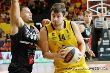 Oostende-center Servaas Buysschaert speelt voor het eerst als prof in ‘zijn’ Kortrijk: “Meer stress omdat het om de eerste plaats gaat”