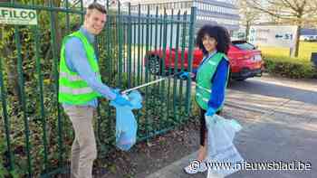 Ondernemers ruimen zwerfvuil op rond bedrijf: “Als iedereen voor eigen deur zou vegen...”