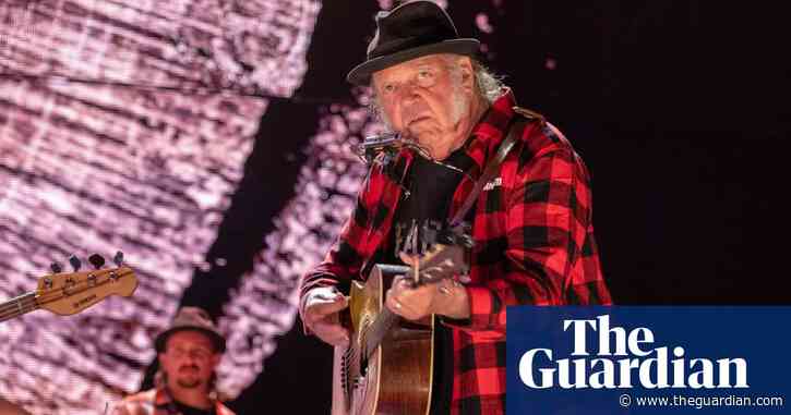 Neil Young says he may be barred from returning to US over Donald Trump criticism