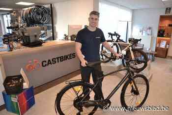 Jonge ondernemer Joran (24) opent nieuwe fietsenwinkel in stationsbuurt: “Hier heb ik veel meer ruimte dan in mijn oude container”